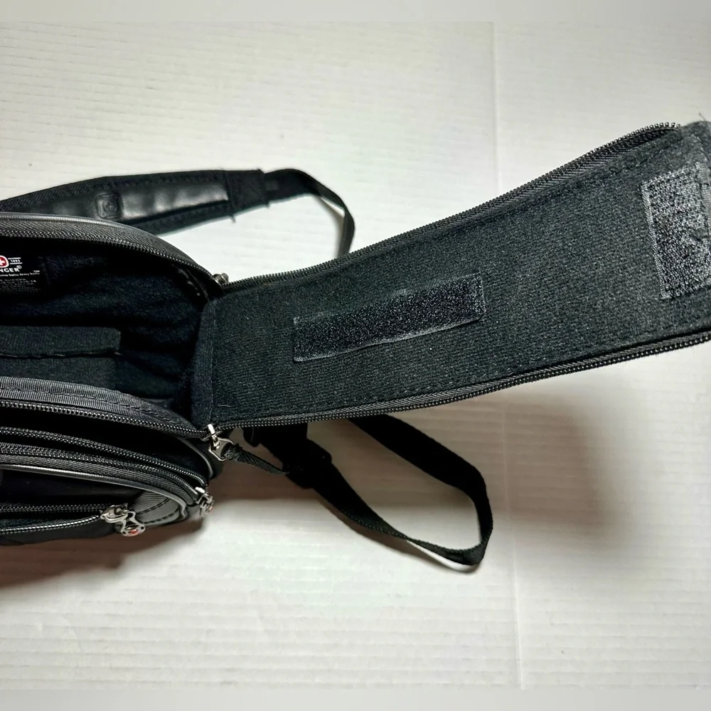 Wenger Swiss Gear The Sherpa LG Cam CSE Neopro‎ Medium Padded Camera Bag Black